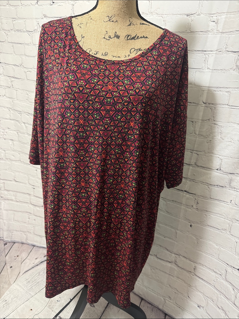 LuLaRoe Slinky Irma 18-20 Geometric Patterned Scoop Neck High Low Top